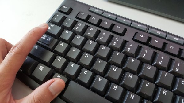 Mengetik Lebih Efisien dengan 9 Rekomendasi Multi Device Keyboard (2023)