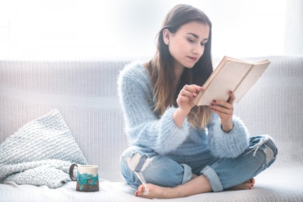Top 10 sách văn học hay nhất mọi thời đại giúp bạn thư giãn trong những ngày giãn cách ở nhà (năm 2021)