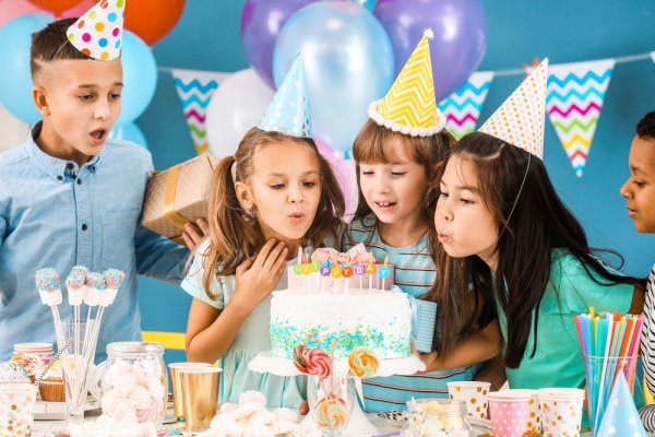 10 gợi ý tặng quà sinh nhật cho bạn thân 13 tuổi vừa nữ tính, vừa tiện lợi khiến bạn gái nào cũng thích mê (năm 2022)