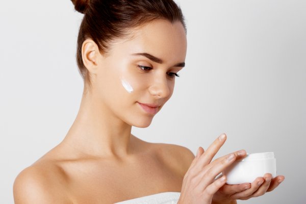 10 Produk Skincare dengan Kandungan Kolagen yang Bisa Kamu Gunakan