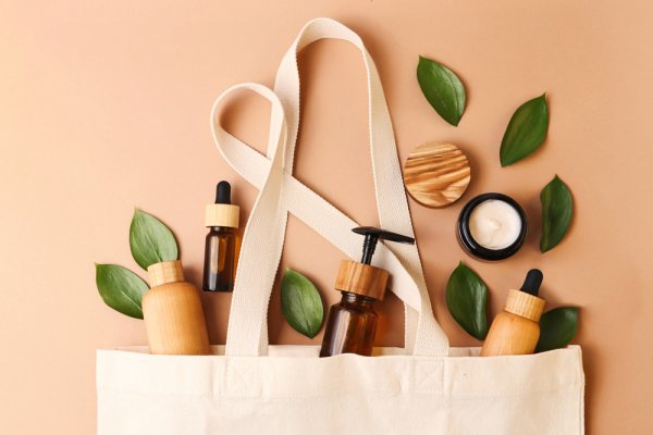 10 Rekomendasi Merk Kosmetik Alami Terbaik yang Aman untuk Berbagai Jenis Kulit (2023)