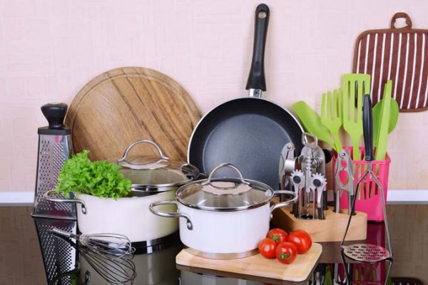 रसोई के अच्छे उपकरण खाना पकाने में महत्वपूर्ण भूमिका निभाते हैं : यहां 10 उत्कृष्ट रसोई के उपकरणों की सूचि तैयार की गयी है,जो आपके काम को मज़ेदार और आसान बनाएंगे ।(2020)