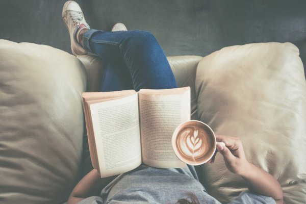 15 Rekomendasi Buku Self Improvement untuk Dibaca di Waktu Luang (2023)
