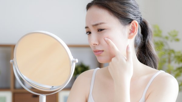 Kulit Wajah Sering Bermasalah? Rawat dengan 15 Rekomendasi Skincare untuk Kulit Sensitif dan Berjerawat (2023)
