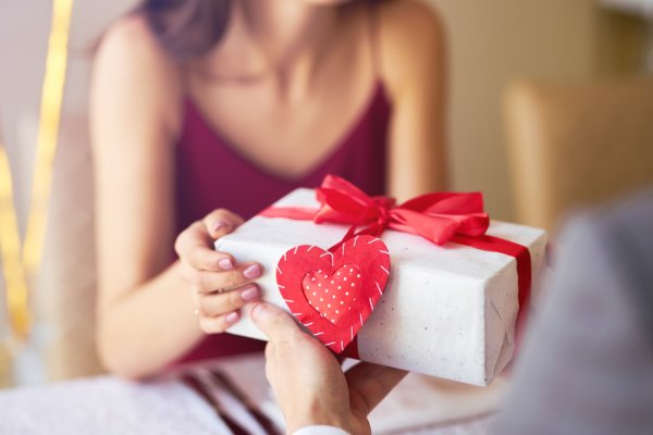 10 Great Gift Ideas for Husband on Valentine's Day: Find the Perfect Gift for Your Husband this Valentine's
