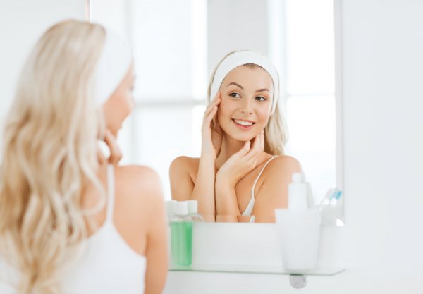 10 Rekomendasi Produk Skincare Pagi yang Bikin Kamu Lebih Siap Beraktivitas (2023)