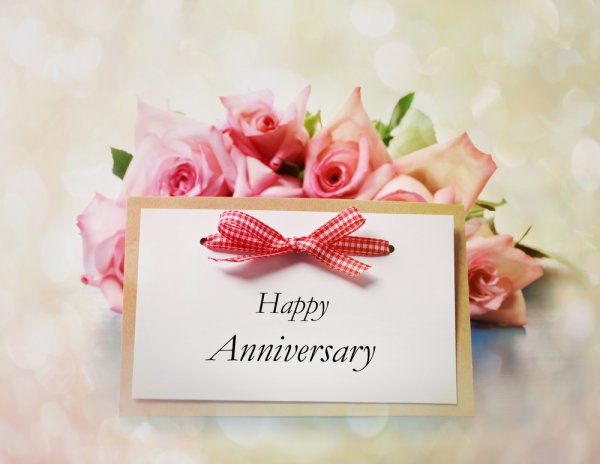 1st Wedding Anniversary: Best Gifts to Give Husband on Completing One ...