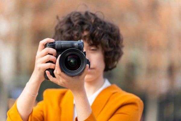 10 Rekomendasi Grip Kamera untuk Pecinta Fotografi (2023)