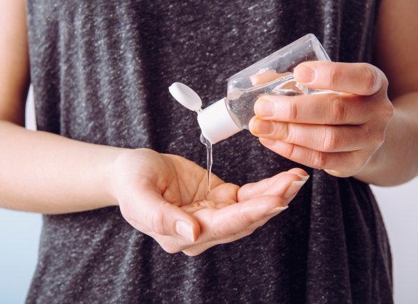 10 Rekomendasi Hand Sanitizer Gel untuk Kulit Tetap Lembut (2023)
