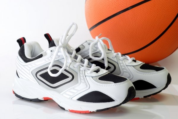 10+ Pilihan Sepatu Basket Sesuai Budget yang Keren dan Nyaman untuk Mendukung Performa Olahragamu di 2023!
