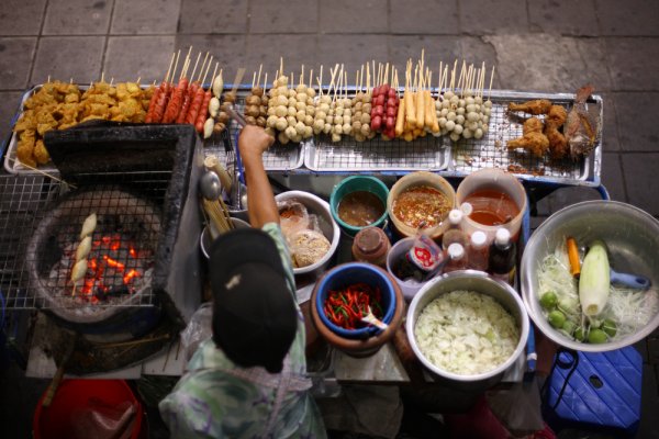 Suka Berburu Kuliner Enak? Ini 10 Rekomendasi Street Food Murah di Jakarta!