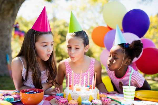 Gợi ý 10 đồ dùng dễ thương làm quà sinh nhật cho bé gái dưới 10 tuổi (năm 2020)