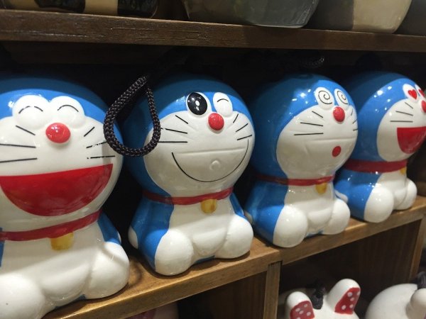 9 Rekomendasi Aksesori Doraemon yang Manis dan Memukau untuk Penggemar Berat Kucing Robot Imut Ini (2023)