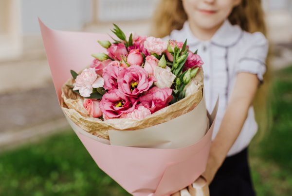 10 gợi ý hoa quà 20/11 tặng thầy cô thể hiện lòng biết ơn sâu sắc (năm 2022)