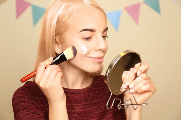 Ingin Makeup Tahan Lama Hingga Seharian? 10 Rekomendasi Produk Makeup Primer Ini Bisa Jadi Andalan Anda (2023)
