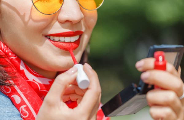 15 Rekomendasi Merk Warna Lipstik untuk Kulit Sawo Matang untuk Meningkatkan Percaya Diri (2023)
