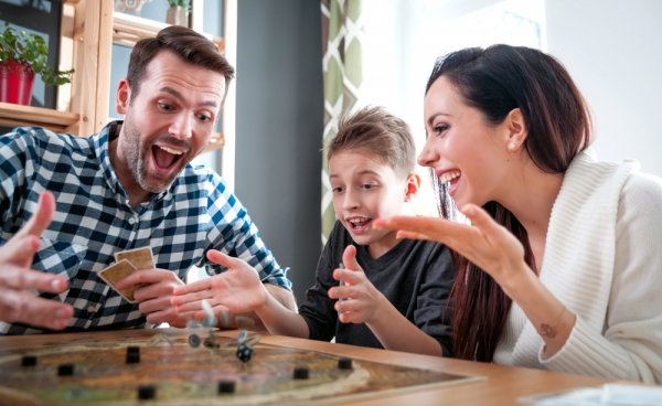 8 Rekomendasi Permainan Dadu yang Bisa Dimainkan Bersama dan Cocok Dijadikan Hadiah (2019) 