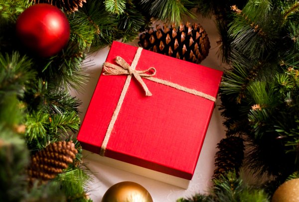 Gợi ý 10 quà tặng Giáng Sinh cho bạn trai ý nghĩa và độc đáo (năm 2020)