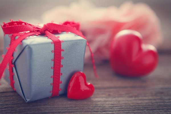 A Helpful Guide to the Best V-Day Gifts for Boyfriend (2018)