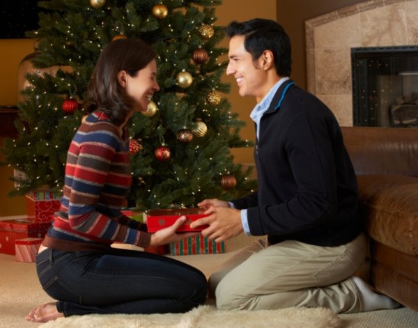 Be Your Husband's Secret Santa and Close the Year with the Best Gift Ever! Top 10 Christmas Gifts for Husband in 2019