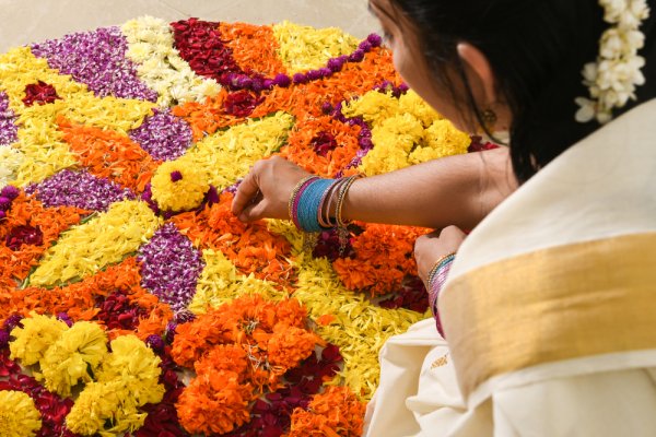 Learn How to Make Onam Pookalam Designs With the Help of These Easy Illustrations: 15 Onam Designs with Flowers (2020)