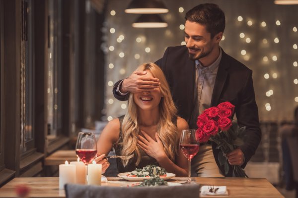 10 gợi ý mua quà Valentine cho bạn gái khiến nàng thích mê và càng thêm yêu thương bạn (năm 2022)