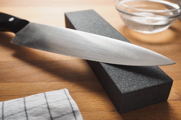 Your Best Knife Lost its Edge? Worry Not! Here are the Tips for How You can Sharpen a Knife at Home 2020