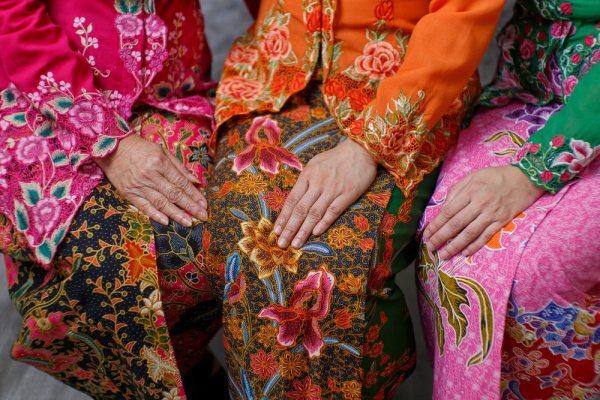 Simak 30 Rekomendasi Kebaya Tunik Cantik yang Sedang Tren Saat Ini (2023)