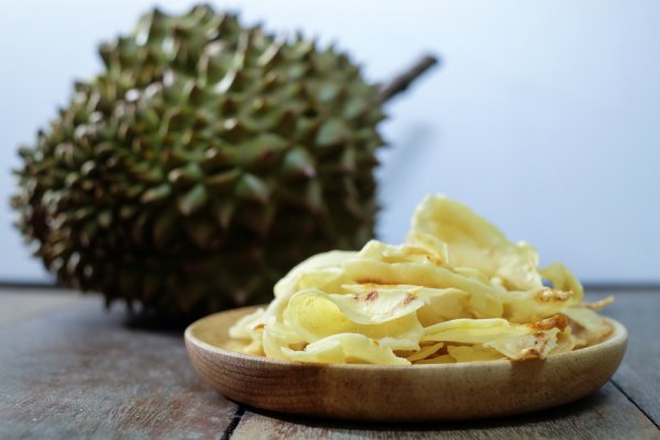 Bosan dengan Olahan Durian yang Itu-itu Aja? Yuk, Nikmati 7 Rekomendasi Keripik Durian Ini!
