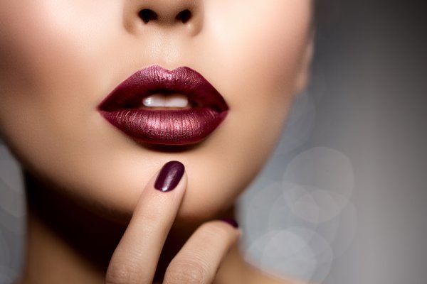 Bosan Pakai Lipstik yang Itu-itu Saja? Simak 10 Rekomendasi Lipstik yang Bikin Bibirmu Semakin Merekah