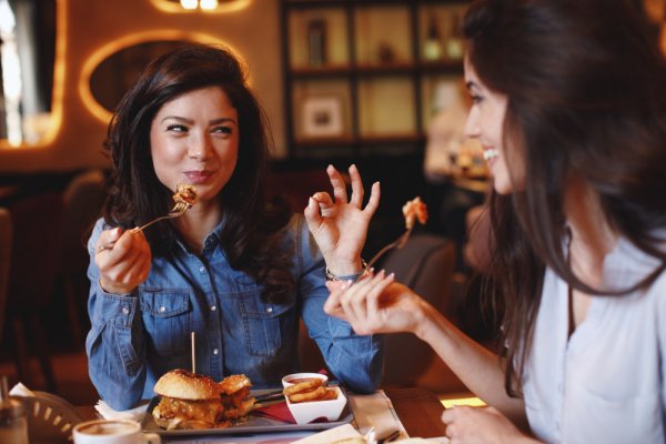 Cari Restoran Makan Siang yang Enak di Medan? Ini 10 Rekomendasi Restoran Terbaiknya (2024)