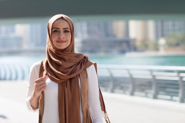 30 Rekomendasi Jilbab yang Cocok untuk Kamu yang Berwajah Bulat Pilihan Ahli untuk Bikin Penampilan Makin Menarik