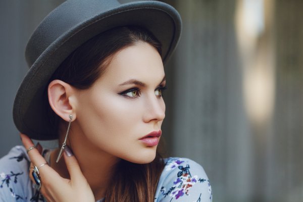 10 Rekomendasi Topi Fedora Pria dan Wanita Buat Anda yang Fashionable (2023)