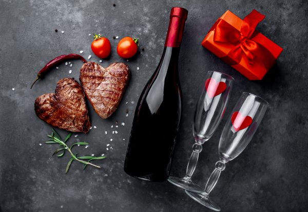 Want to Show Up with More Than Just a Bottle of Wine? These 9 Gift Sets with Alcohol May Be the Perfect Way to Ring in the Celebrations! (2022)