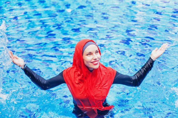 10 Rekomendasi Baju Renang Wanita Muslimah yang Nyaman dan Syar'i! (2023)