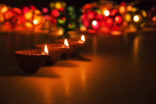 Tips to Celebrate Diwali on a Fixed Budget and 11 Amazing Diwali Gifts Under Rs.2000