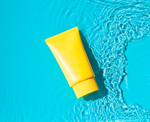 10 Sunscreen SPF 50 yang Maksimal Lindungi dari Sinar UV, Ditinjau Dokter Ahli! (2024)