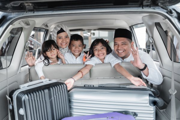 6 Tips Mudik dengan Kendaraan Pribadi dan Rekomendasi Barang Bawaan Saat Mudik (2023)