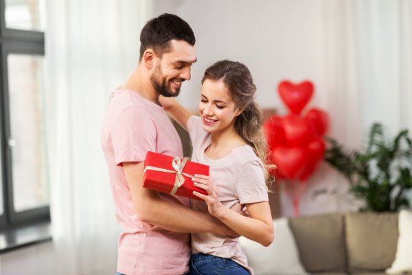 Its the Special Day for Your Special Someone! Check Out these Unique Birthday Gift Ideas for Your Wife and Bring a Smile to Her Face (2022)