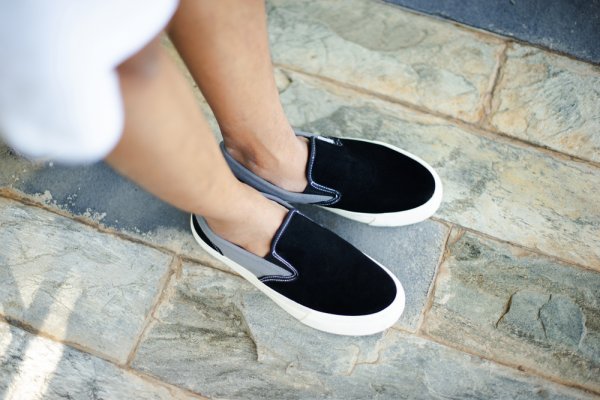15 Rekomendasi Sepatu Slip On Wanita Pilihan Nyaman untuk Gaya Santai (2023)