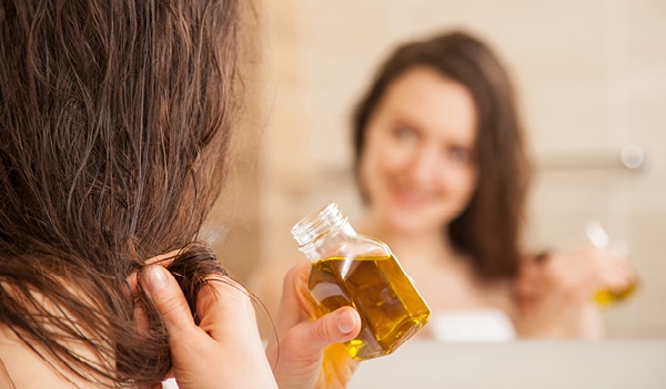 Castor Oil Does Wonders for Your Hair(2021): Here are Benefits and How to Use Castor Oil for Hair That Will Convince You to Switch Today 