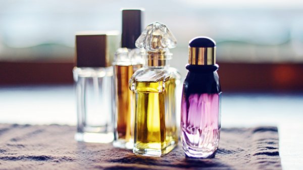 Perfume Gifts are the Unsung Hero of Gift-Giving. Best Perfume Gift Sets for the Fragrance Lover in Your Life (2022) 