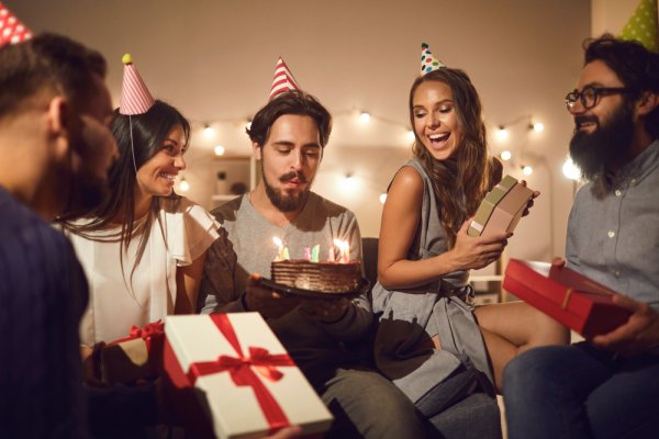 Top 10 quà sinh nhật cho nam ý nghĩa và thiết thực (năm 2022)