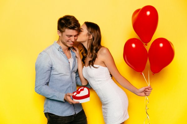 12 Adorable 6th Month Anniversary Gift Ideas for Boyfriend and How to Turn it Into a Magical Celebration for Both of You (2019)