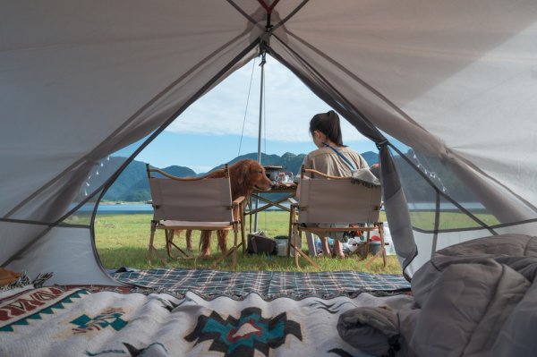 15 Rekomendasi Tenda Camping 4 Orang yang Bisa Digunakan untuk Liburan Keluarga! (2023)