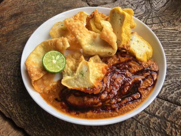 Icip Kuliner Nikmat di Surabaya: 9 Tempat Batagor Enak yang Wajib Dicoba! (2024)