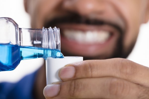 Rawat Gigi agar Selalu Sehat dengan 9 Rekomendasi Pembersih Karang Gigi yang Efektif