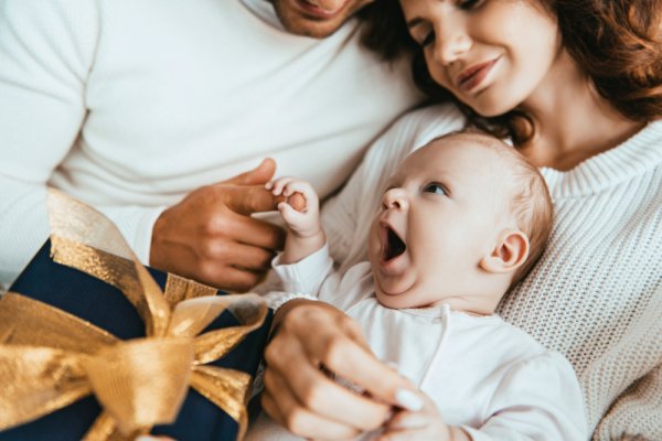 Gợi ý 10 quà tặng mẹ và bé được ưa chuộng nhất (năm 2020)