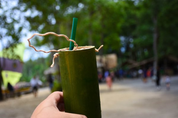 Cobain Yuk, Nikmatnya Minum dari 9 Gelas Bambu Ini