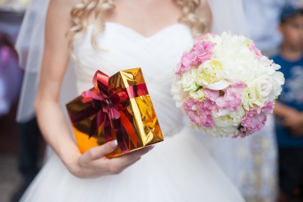 Gợi ý mua 10 món quà cưới ý nghĩa cho bạn gái thân (năm 2020)